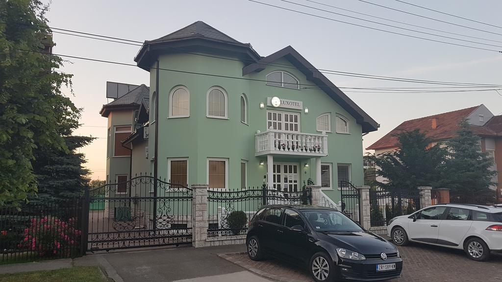 Guest House Luxotel Beçkerek Dış mekan fotoğraf